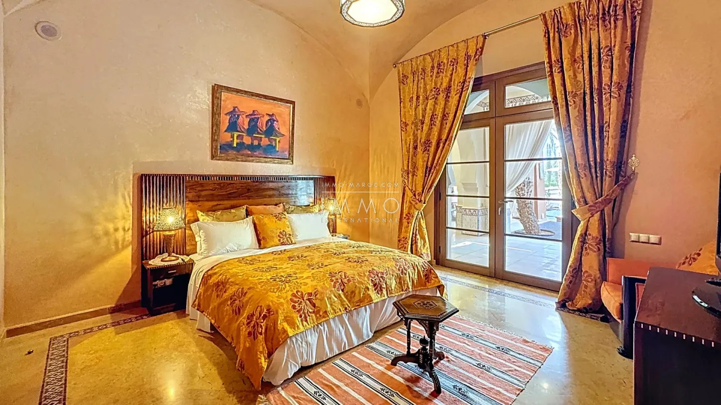 Palais à vendre palmeraie – 5 suites – 900 m² – terrain 3 ha – architecture marocaine royale – hammam – meublé
