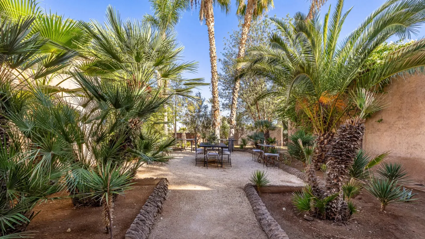 Villa à vendre palmeraie – 7 chambres – 600 m² – terrain 14 000 m² – vue atlas – pavillon indépendant – extension possible
