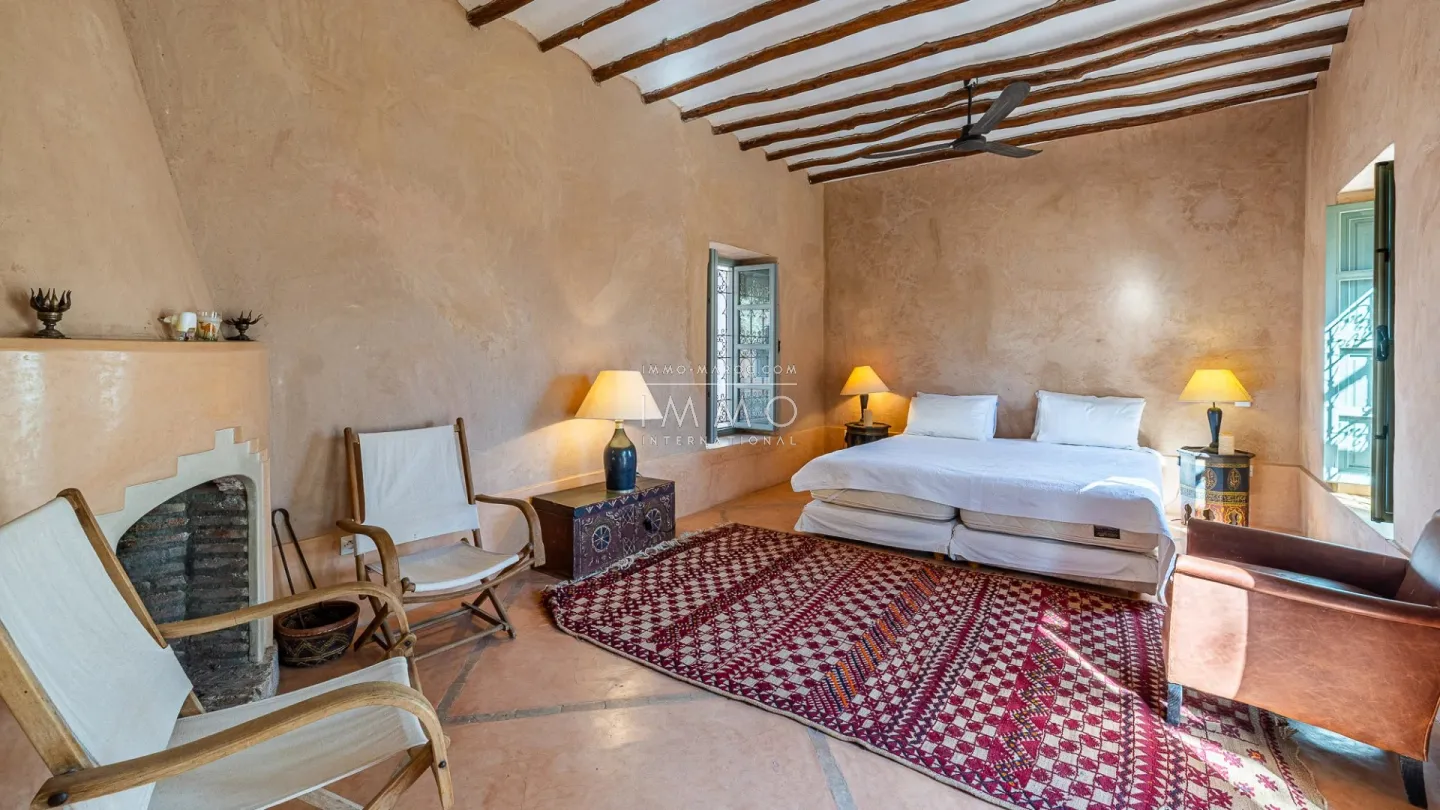 Villa à vendre palmeraie – 7 chambres – 600 m² – terrain 14 000 m² – vue atlas – pavillon indépendant – extension possible