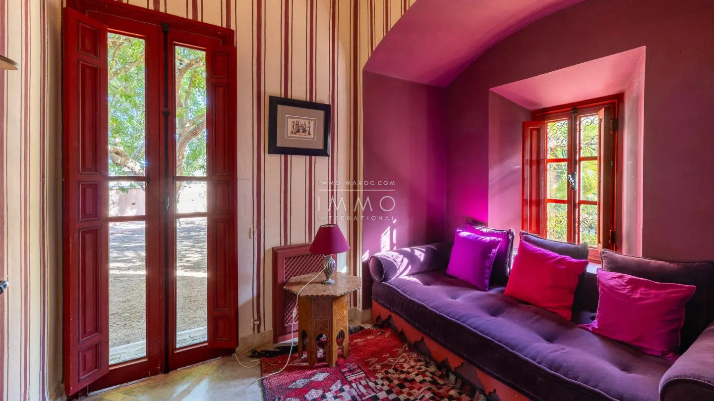 Villa à vendre palmeraie – 7 chambres – 600 m² – terrain 14 000 m² – vue atlas – pavillon indépendant – extension possible