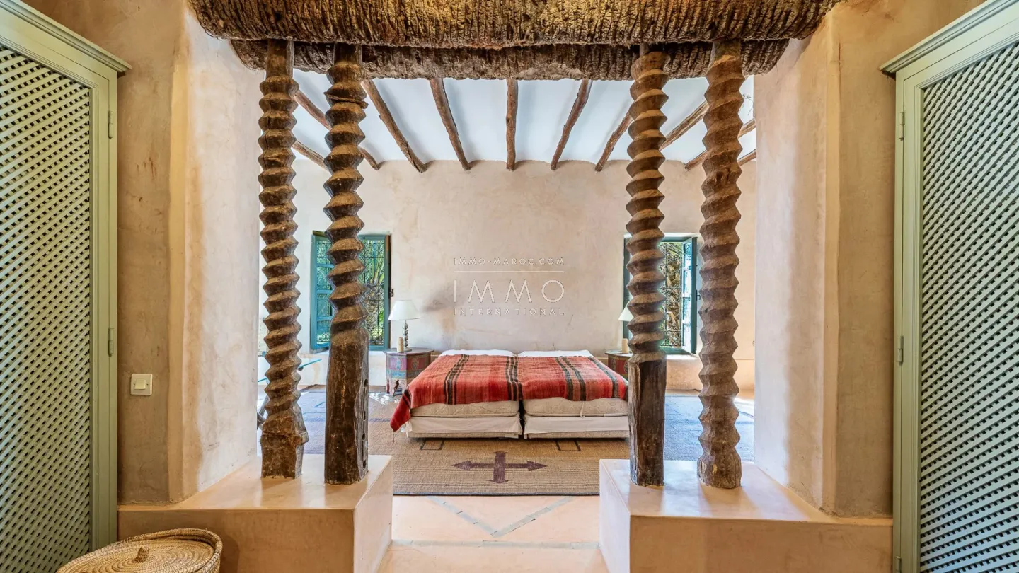 Villa à vendre palmeraie – 7 chambres – 600 m² – terrain 14 000 m² – vue atlas – pavillon indépendant – extension possible