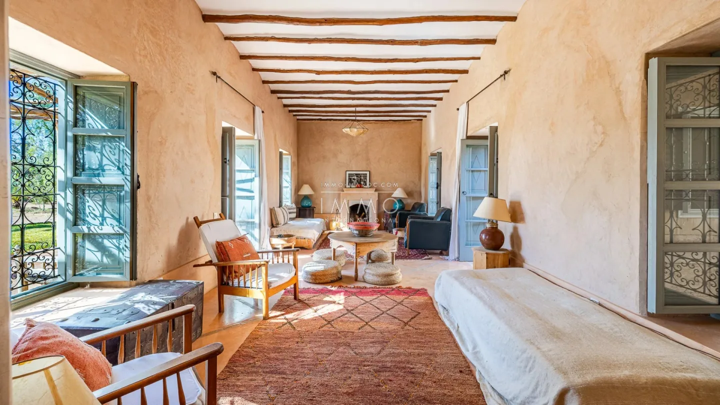 Villa à vendre palmeraie – 7 chambres – 600 m² – terrain 14 000 m² – vue atlas – pavillon indépendant – extension possible