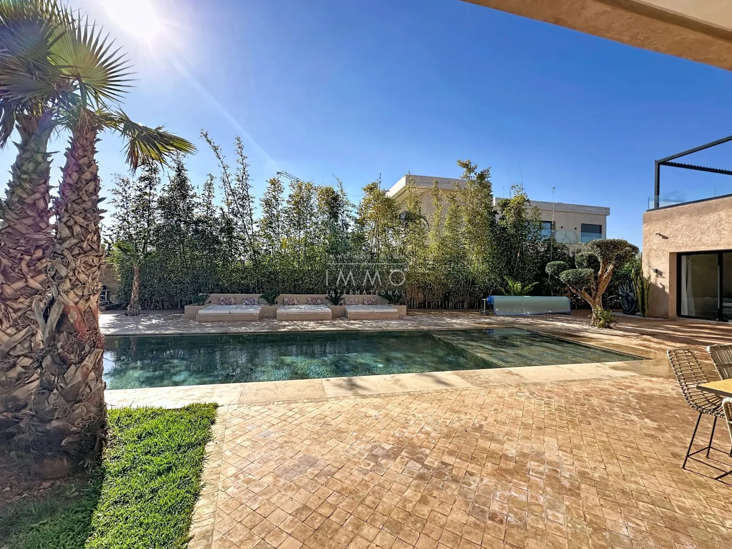 Villa à vendre golf amelkis – 5 suites – 550 m² – terrain 1 200 m² – meublée – contemporaine