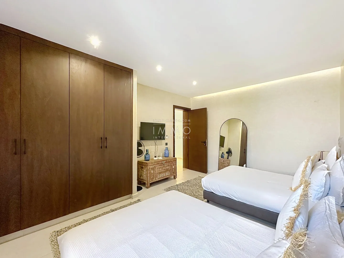 Villa à vendre golf amelkis – 5 suites – 550 m² – terrain 1 200 m² – meublée – contemporaine