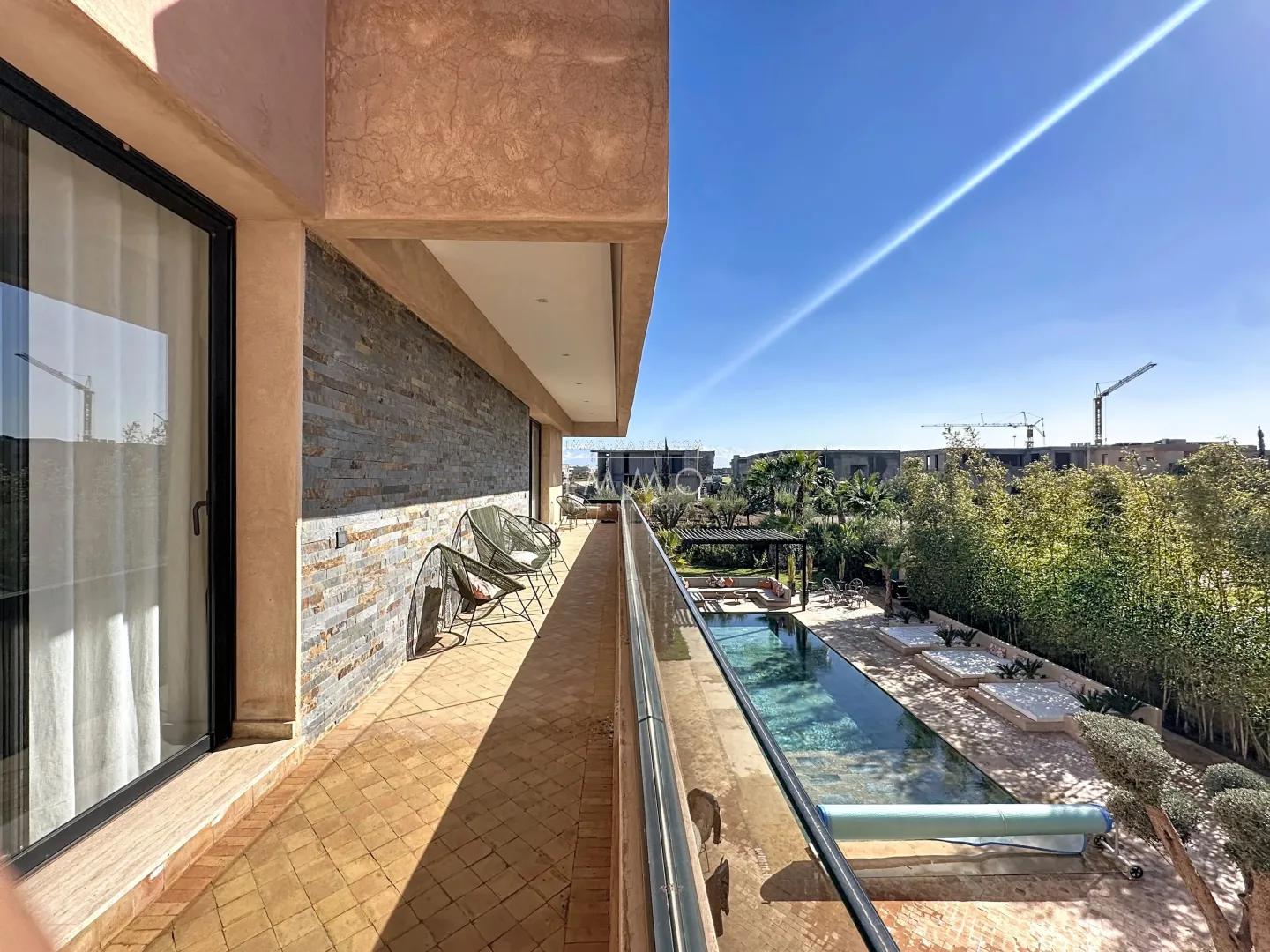 Villa à vendre golf amelkis – 5 suites – 550 m² – terrain 1 200 m² – meublée – contemporaine