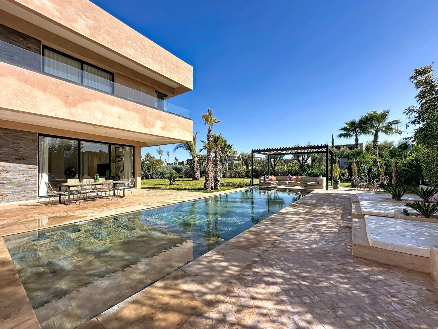 Villa à vendre golf amelkis – 5 suites – 550 m² – terrain 1 200 m² – meublée – contemporaine