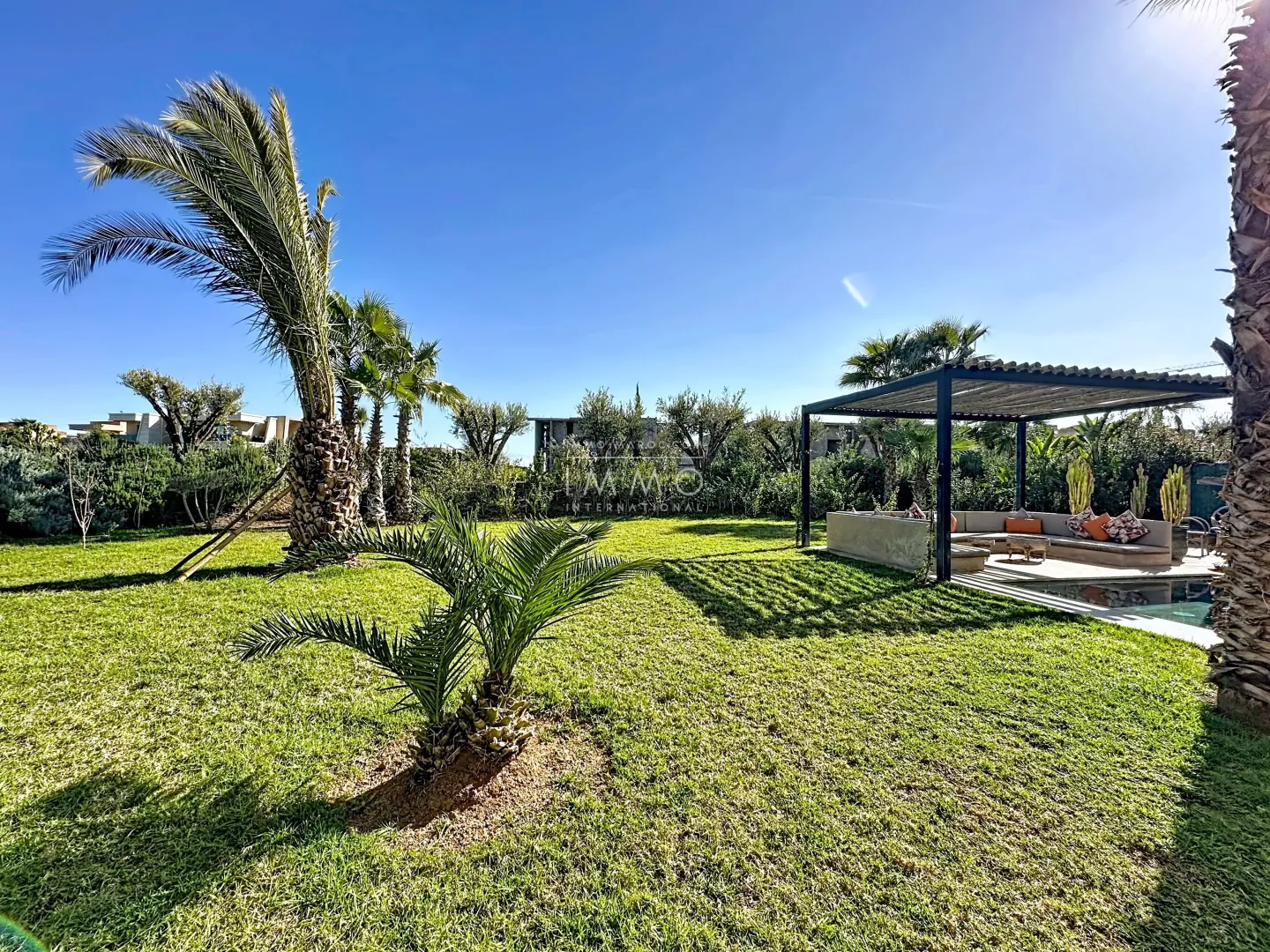 Villa à vendre golf amelkis – 5 suites – 550 m² – terrain 1 200 m² – meublée – contemporaine