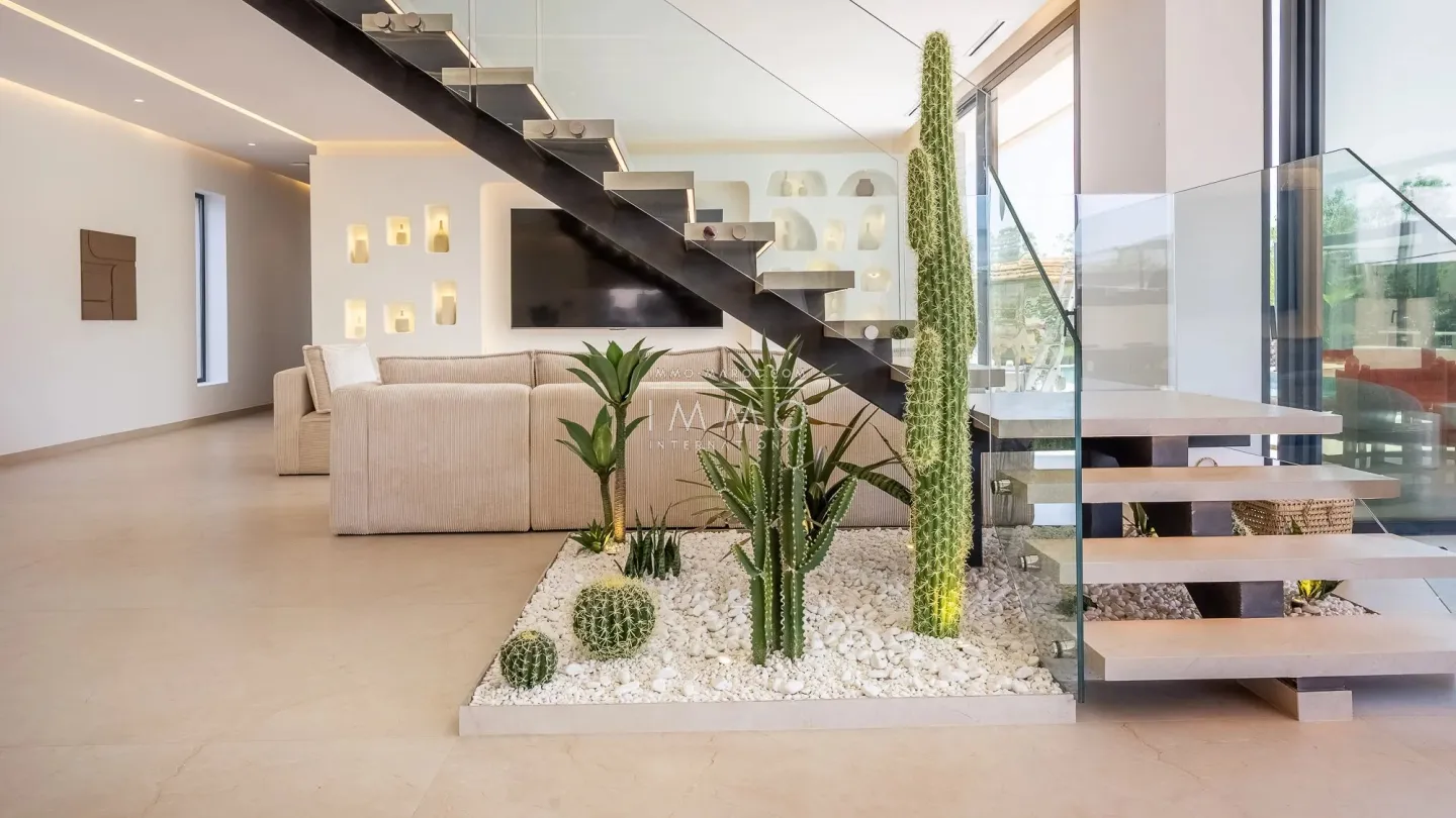 Villa à vendre route de l'ourika – 5 suites – 420 m² – terrain 1 000 m² – réception 130 m² – résidence sécurisée