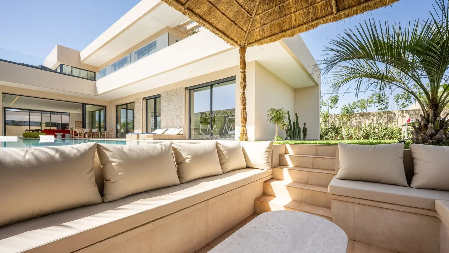 Villa à vendre route de l'ourika – 5 suites – 420 m² – terrain 1 000 m² – réception 130 m² – résidence sécurisée