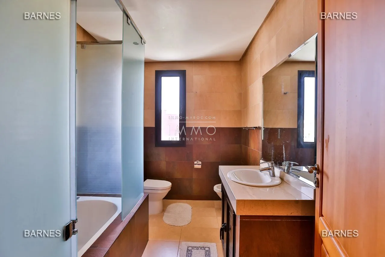 Villa de prestige à 5 minutes du centre-ville – secteur targa – 6 chambres – piscine privée