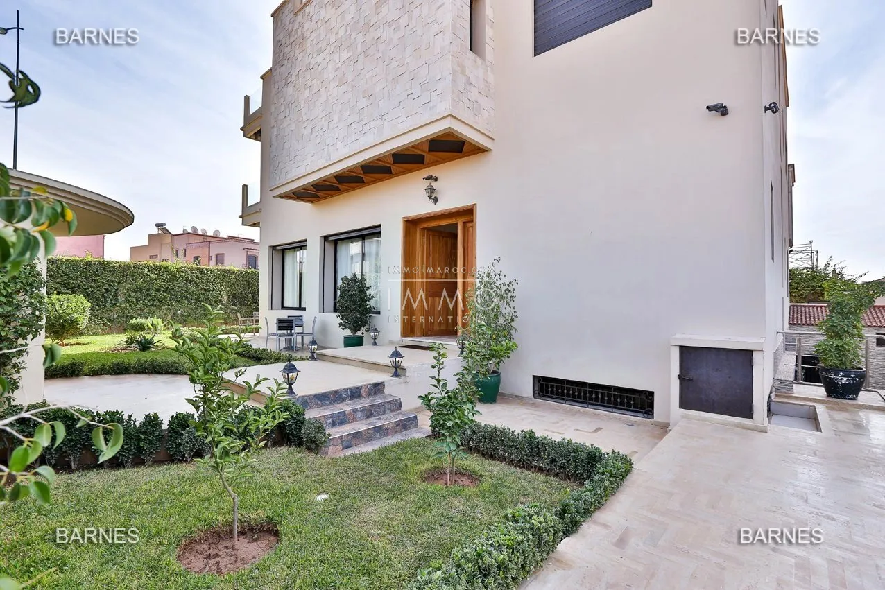 Villa de prestige à 5 minutes du centre-ville – secteur targa – 6 chambres – piscine privée