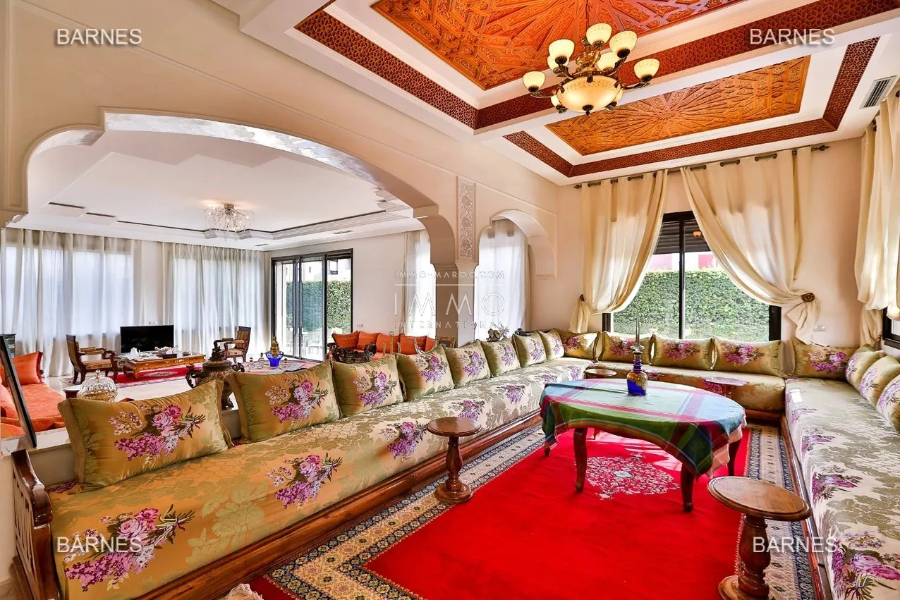 Villa de prestige à 5 minutes du centre-ville – secteur targa – 6 chambres – piscine privée