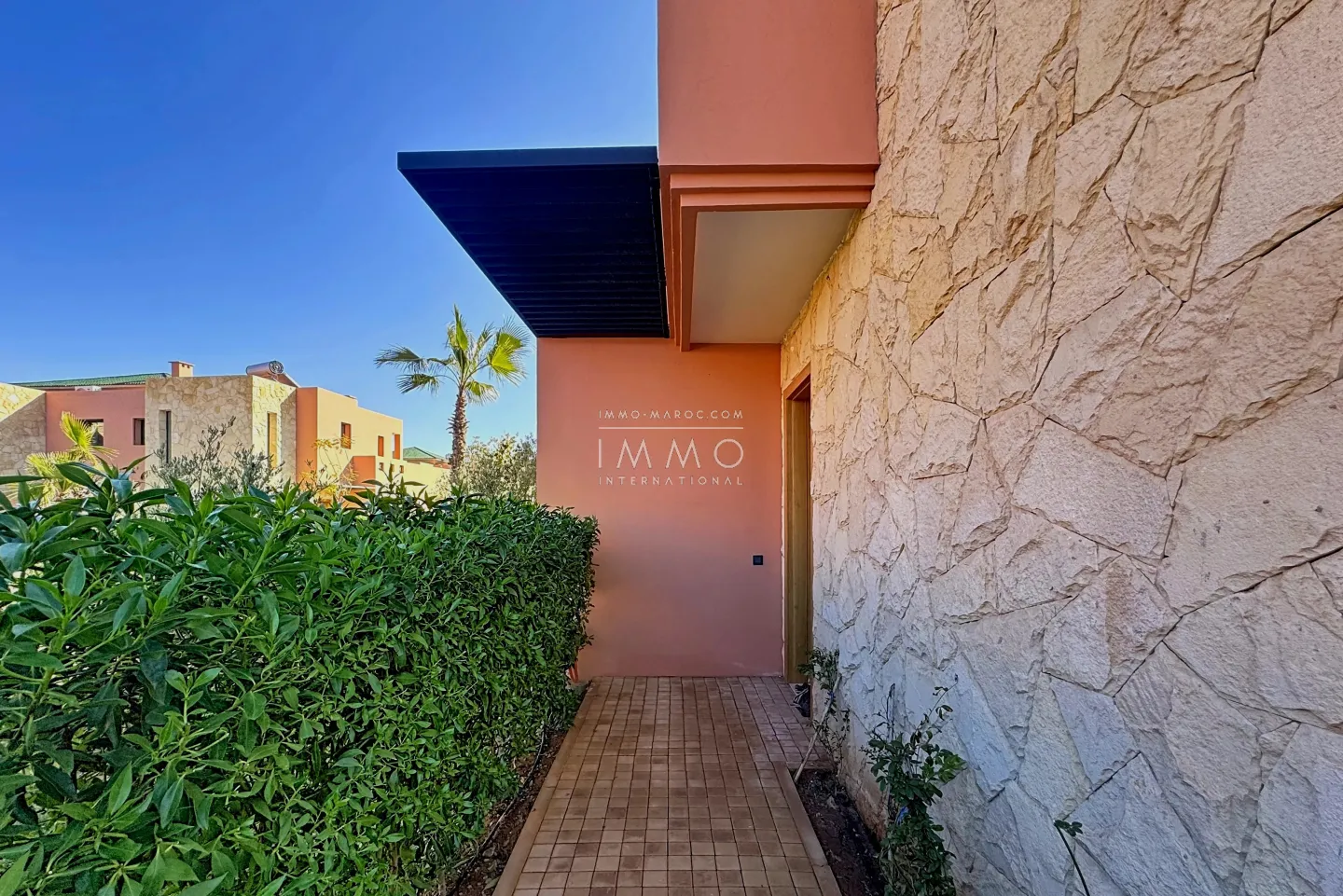 Duplex neuf en palmeraie – architecture contemporaine & vue atlas – piscine lagon