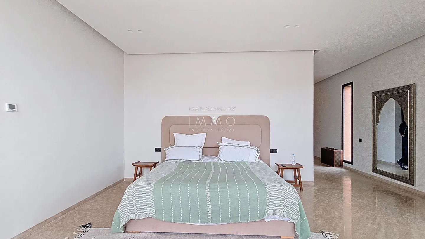 Villa à vendre golf noria – 4 chambres – 550 m² – terrain 980 m² – sous-sol aménagé – piscine chauffée