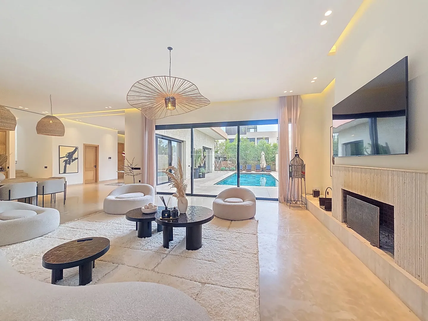 Villa à vendre golf noria – 4 chambres – 550 m² – terrain 980 m² – sous-sol aménagé – piscine chauffée