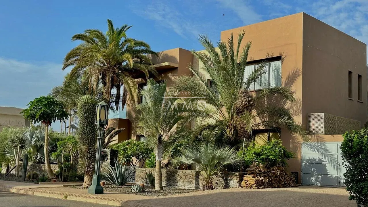 Villa à vendre golf amelkis – 5 suites – 784 m² – terrain 1 112 m² – 1ère ligne golf – hammam