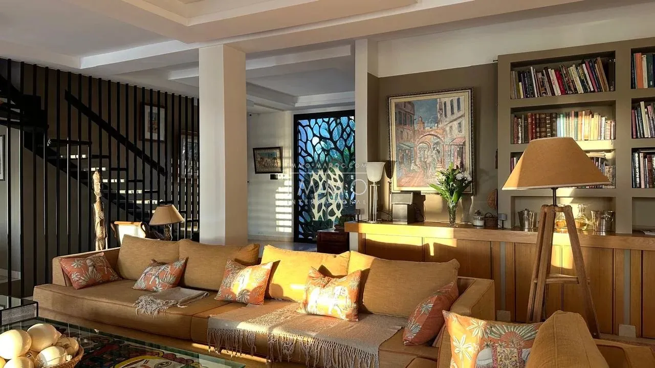 Villa à vendre golf amelkis – 5 suites – 784 m² – terrain 1 112 m² – 1ère ligne golf – hammam