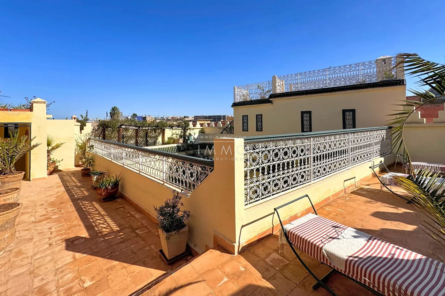 Riad à vendre – sidi ben slimane – 4 suites – 188 m² au sol – titré – piscine patio – terrasse vue atlas – maison d'hôtes possible