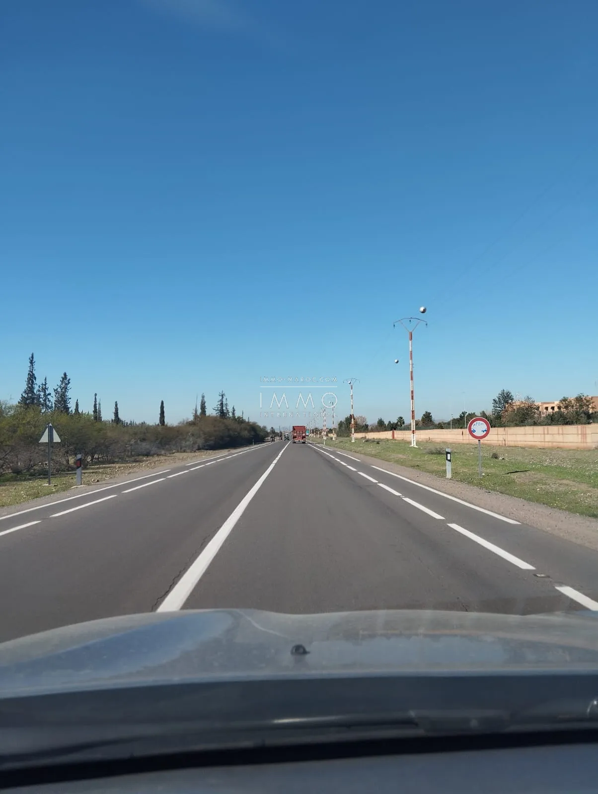 Magnifique terrain à vendre – idéal projet hôtelier – route d’ourika