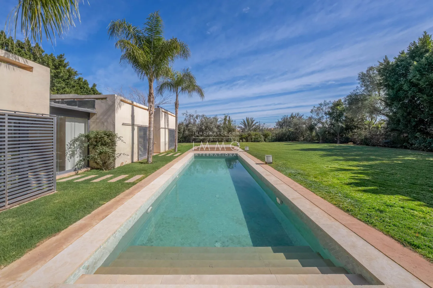 Grande villa de plain-pied en première ligne de golf à al maaden - Photo 2