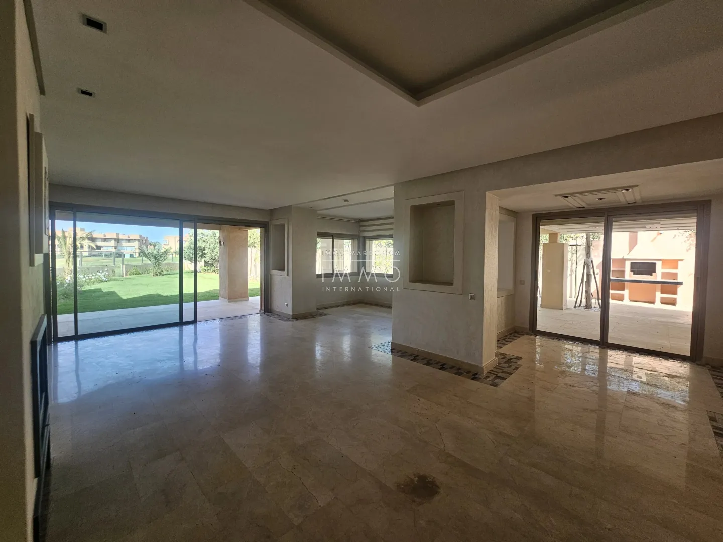 Villa contemporaine sur golf à proximité du centre-ville - Photo 3