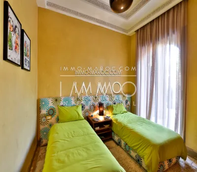 Venta apartamento con piscina y jardín en la palma de la mano.