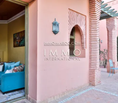 Venta apartamento con piscina y jardín en la palma de la mano.