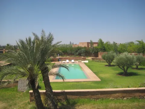 Location villa Marocain épuré Marrakech Extérieur Route Ourika